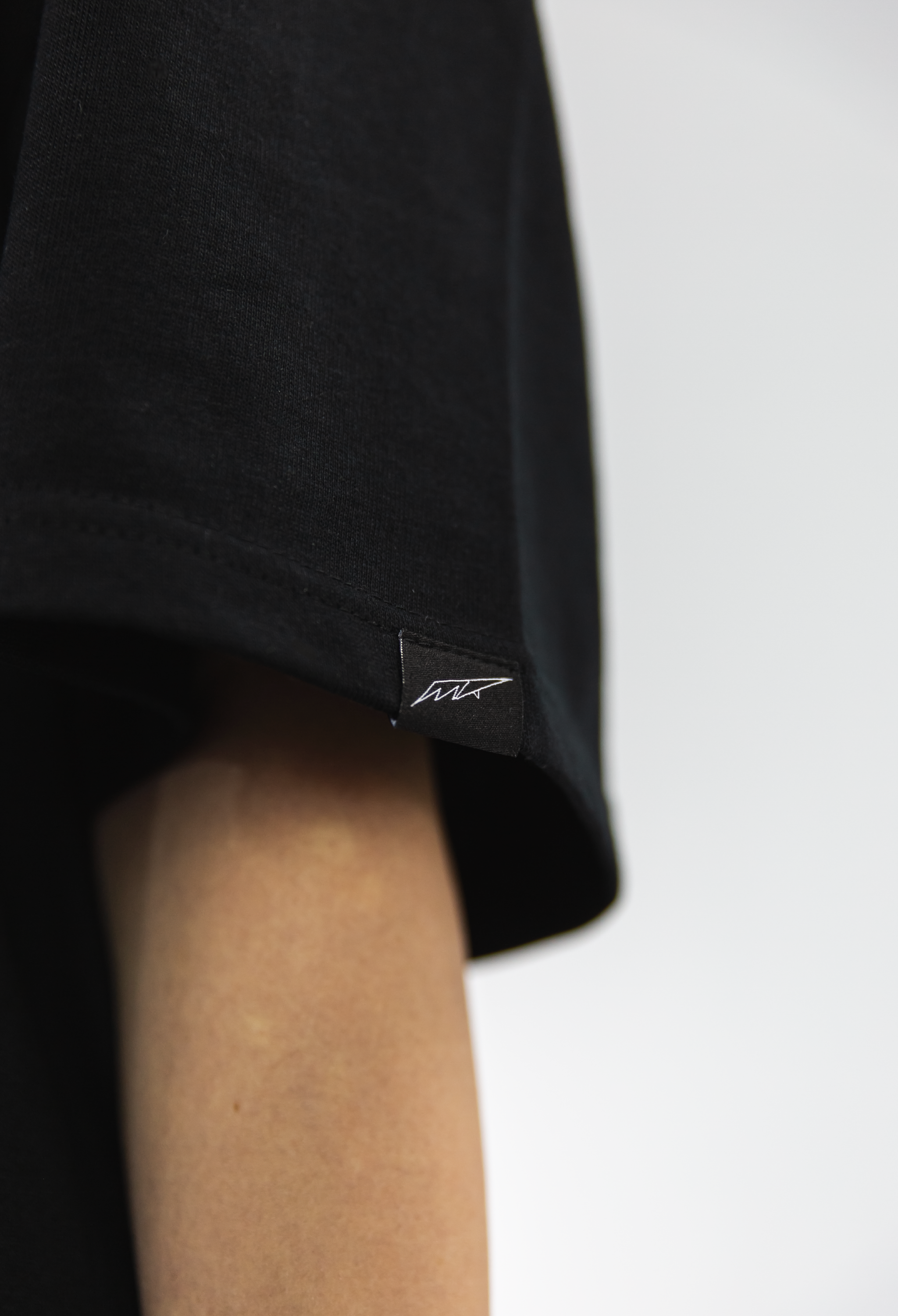 ERROR 777 TEE BLACK