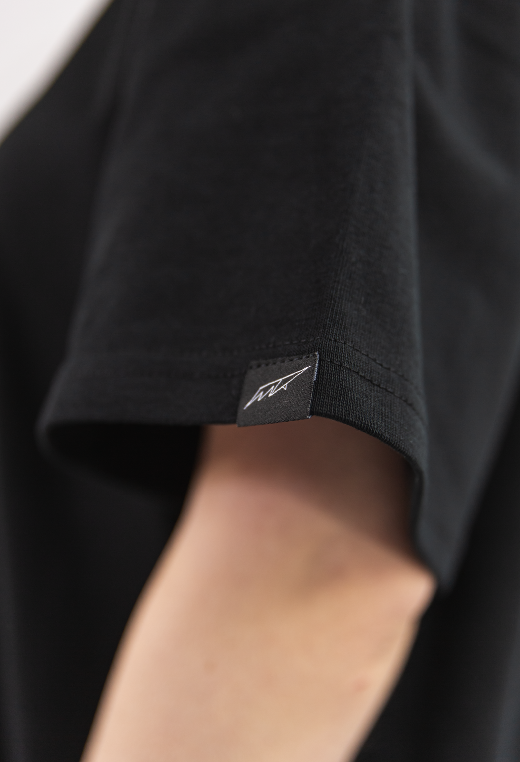 FASTER TEE BLACK