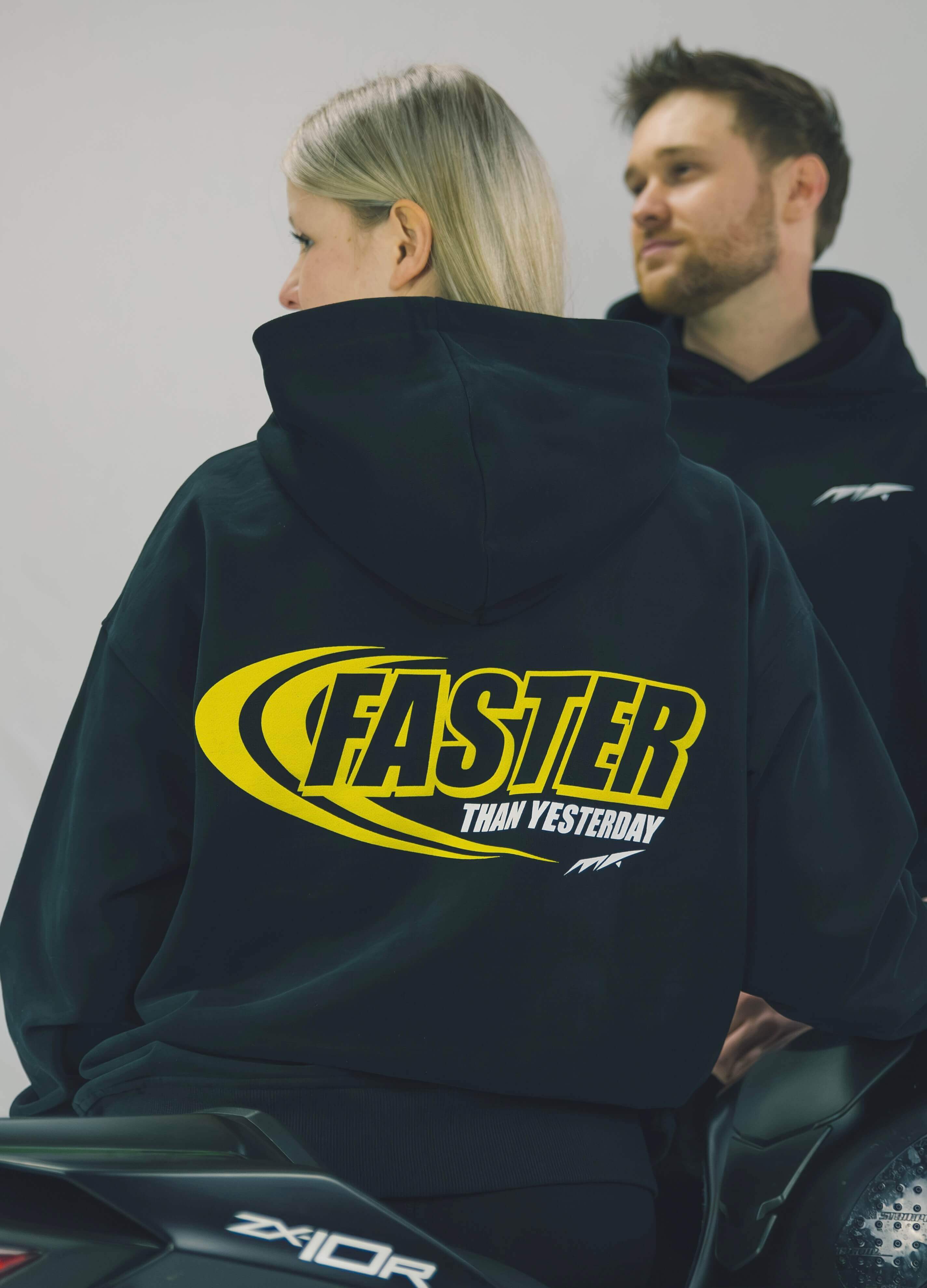 FASTER HOODIE BLACK